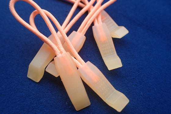 Milieuvriendelijke In reliëf gemaakte Logo Rubber Zipper Puller For-Kleding